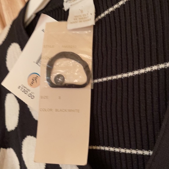 NWT ARTISAN Beautiful black and white sweater - Picture 4 of 4